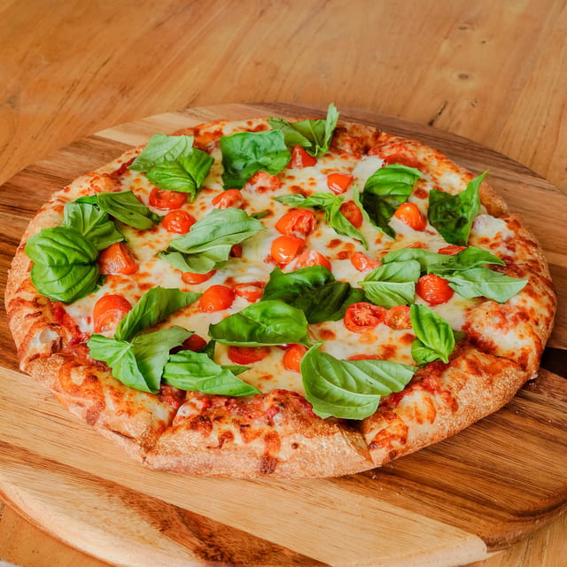 Margherita Pizza (Medium).
